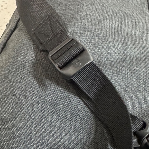 NWOT Hershal Gray Back Pack - Picture 5 of 10